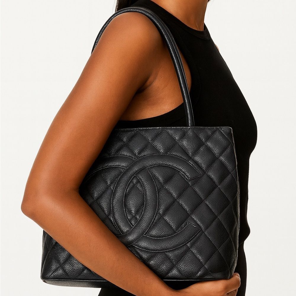 CHANEL Black Vintage CC Logo Caviar Leather Quilted Medallion Tote Bag